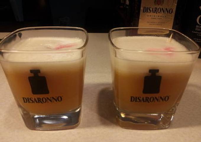 Steps to Prepare Quick Amaretto Sour