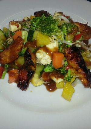 Una foto de Ensalada agridulce con fajitas de cerdo