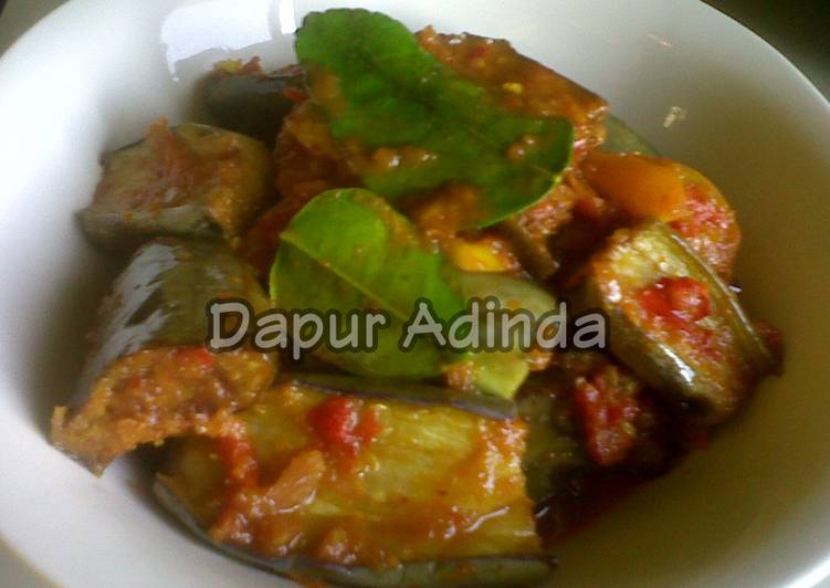 Langkah Mudah untuk Menyiapkan Sambal Terong Pedass yang Enak Banget