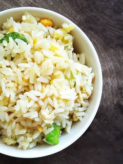 Una foto de Rapidísimo arroz con revuelto de zapallitos (zucchinis) Fácil, SÚPER ECONÓMICO y en 30 minutos!
