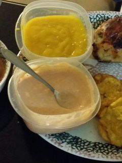 Una foto de Muslos y caderas de pollo rellenos de carne