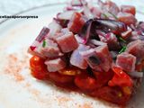 Atún fresco marinado con tomate rosa de Aragón