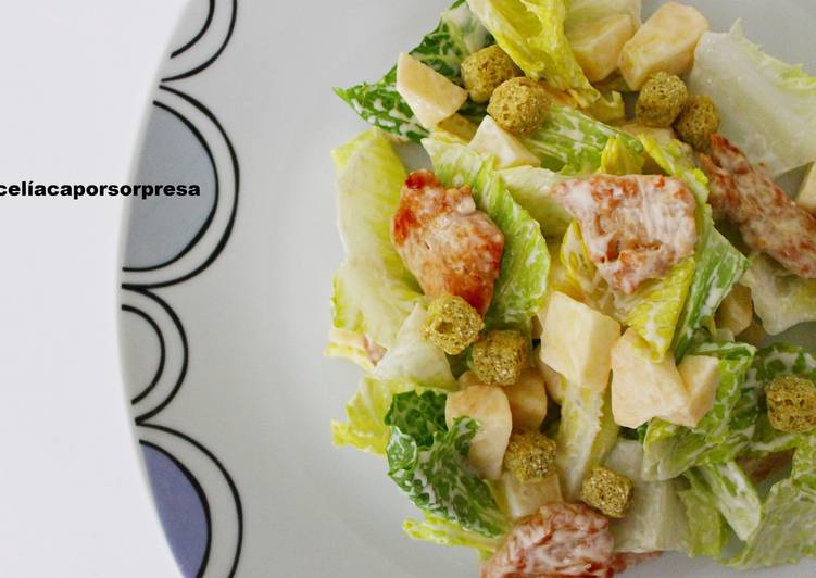 Ensalada César sin gluten con pavo a la plancha