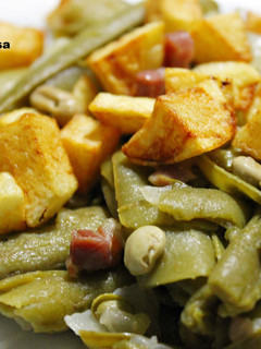 Una foto de Habas con patatas y jamón (olla exprés)