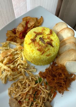 Foto resep Nasi Kuning Rice Cooker - Anti Ribet
