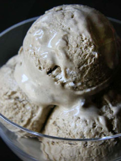 Una foto de Helado de té Hojicha