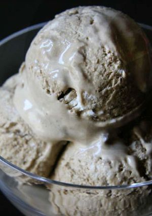 Una foto de Helado de té Hojicha 