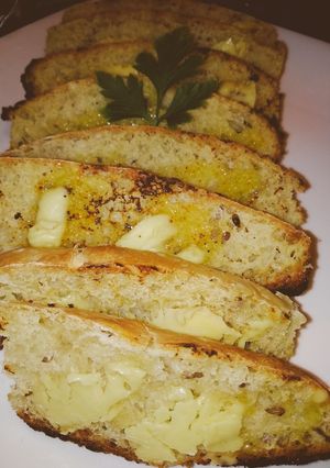 Una foto de Tostadas con pan casero de lino