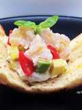 Tartare di mazzancolle, burrata e insalatina di avocado e datterini