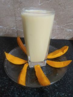 મેંગો મિલ્ક શેક (Mango Milk shake Recipe In Gujarati) રેસીપી મુખ્ય ફોટો