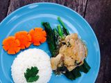 ข้าวไก่อบยอดผัก
