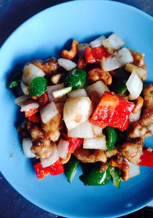 A picture of Stir-Fried Chicken with Cashew Nuts.