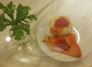 Hình của món Cơm cá hồi nướng.