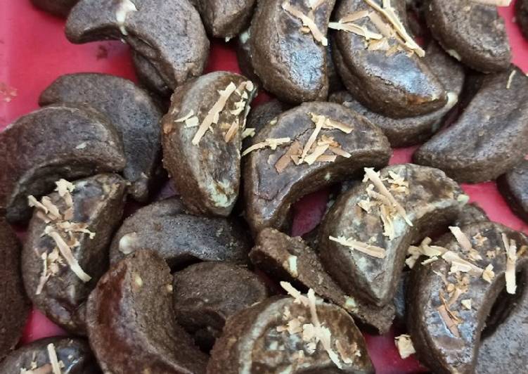 Resep Terbaru Choco Cashew Cookies Ekonomis (kukis kacang mete) Paling Enak