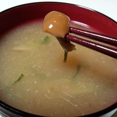 A picture of Miso Soup with Kayanoya Dashi.
