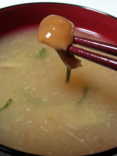 A picture of Miso Soup with Kayanoya Dashi.