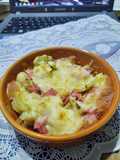 Cazuela de coliflor gratinado con jamón y mozzarella