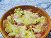 Una foto de coliflor gratinado