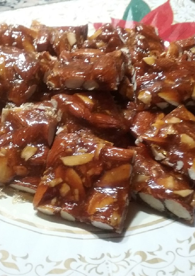 Una foto de Turrón de almendras o Nougat
