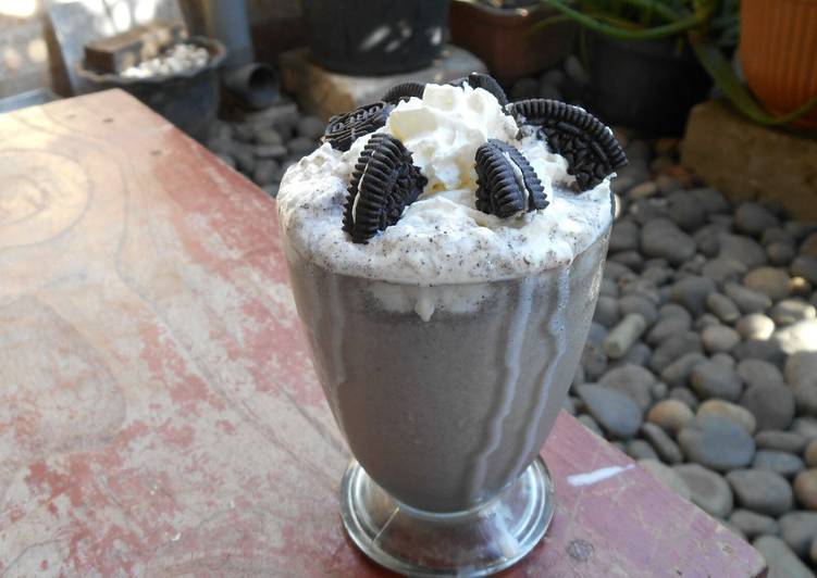 Recipe: Delicious OREO MILKSHAKE