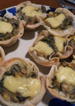 Una foto de Tarteletas de acelga y atún