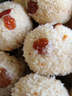 A picture of Rava Ladoo.