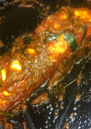 A picture of Salmon in Dried Red Curry (Salmon Choo Chee) .