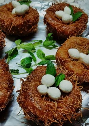 A picture of Birds nest made up from potatoes and cheese.