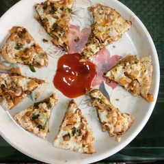 A picture of Healthy pizza (jwari base).