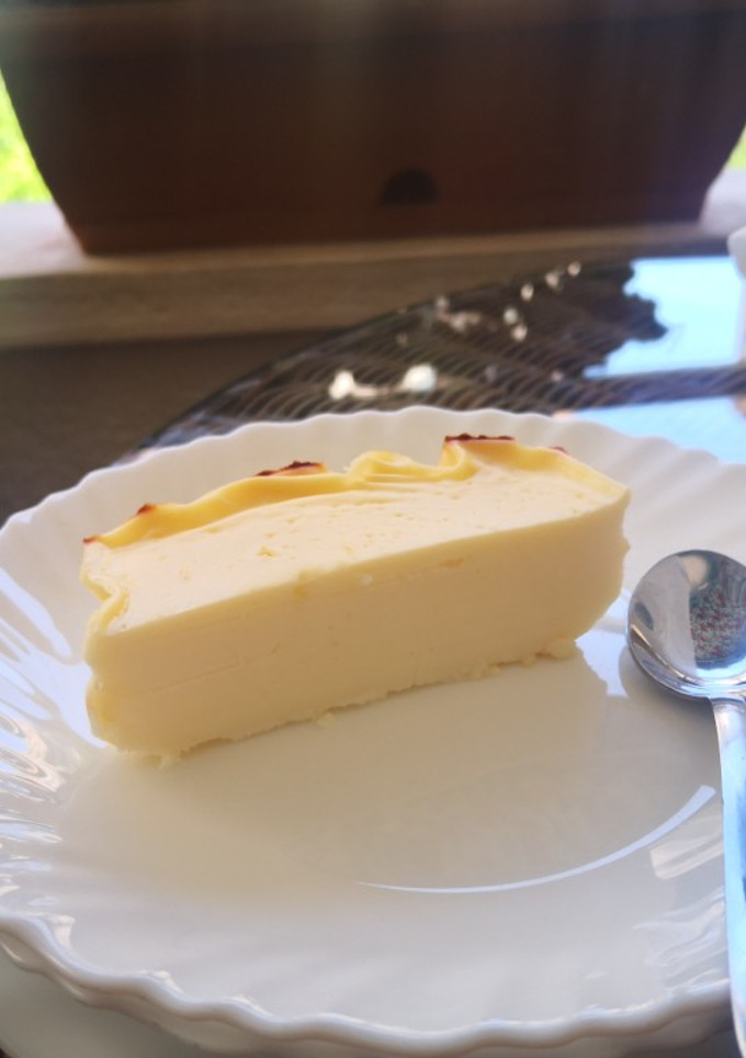 Una foto de Tarta de yogur y queso fresco🍰