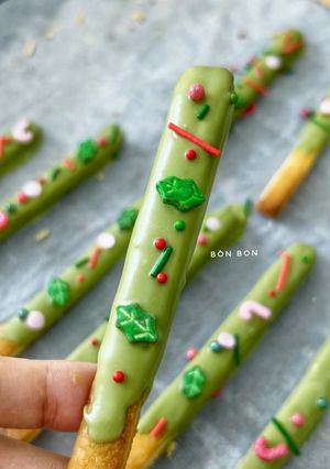 Hình của món 🎄 Bánh Quy Trà Xanh Giáng Sinh (Christmas Biscuit Sticks with Matcha Glaze).