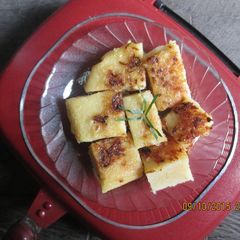 A picture of Casava Cakes from Aceh (ADEE MEUREUDU).