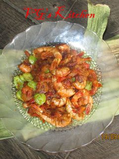 A picture of Fried Sambal with Shrimp and Stink Bean (SAMBAL GORENG UDANG PETE).