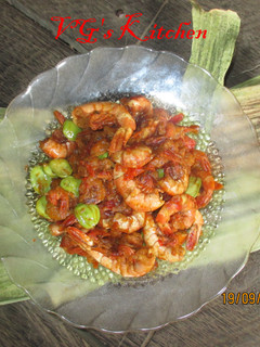 A picture of Fried Sambal with Shrimp and Stink Bean (SAMBAL GORENG UDANG PETE).