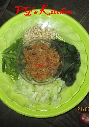 A picture of Coconut Sambal (SAMBALA KALUKU).