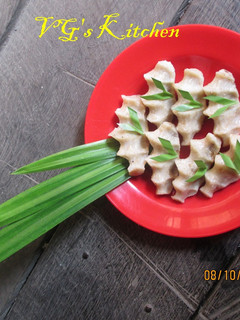 A picture of Fist-shaped Rice Cake (POHUL-POHUL).