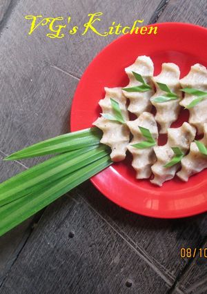 A picture of Fist-shaped Rice Cake (POHUL-POHUL).