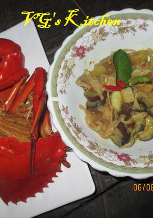 A picture of Mangrove Crab with Coconut Milk Vegetables (KEPITING KARAKA).