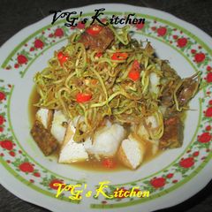 RACING RICE CAKE PASURUAN (Lontong Balap Pasuruan) A picture of RACING RICE CAKE PASURUAN (Lontong Balap Pasuruan).