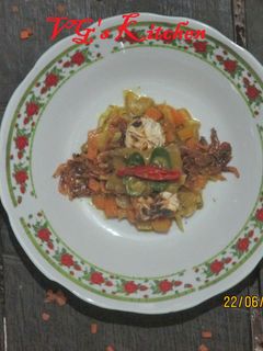 A picture of TEMPEH CURRY WITH VEGETABLES (Kare Tempe Sayuran).