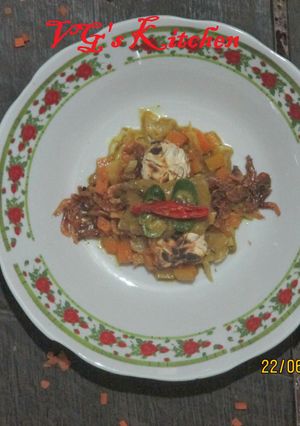 A picture of TEMPEH CURRY WITH VEGETABLES (Kare Tempe Sayuran).
