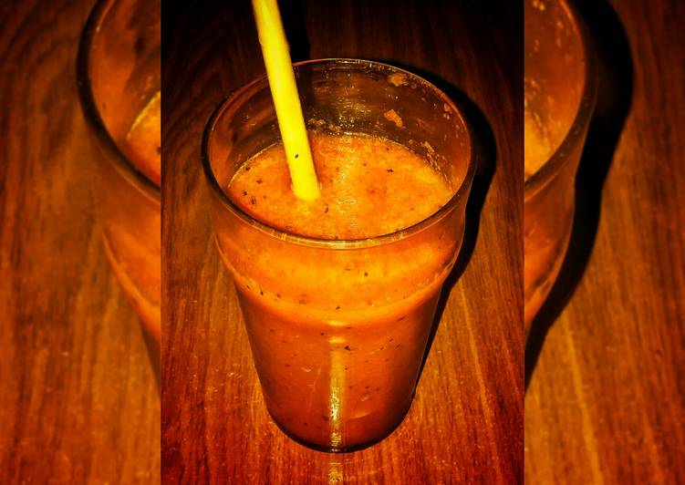 Smoothie de piña, zanahoria, pepino, melocotón y limón