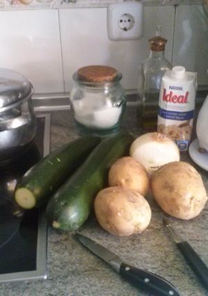 Una foto de Crema de calabacín fácil 