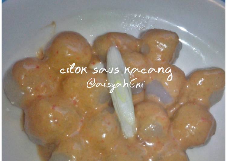 Cilok saus kacang