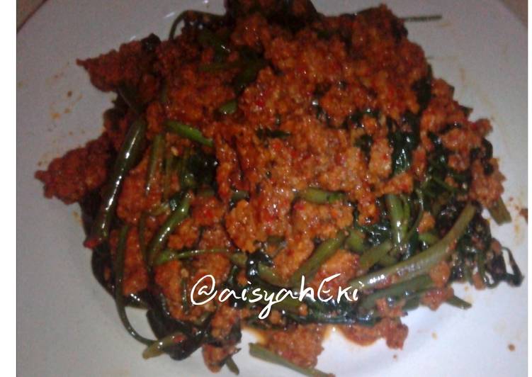 Tumis kangkung sambal oncom