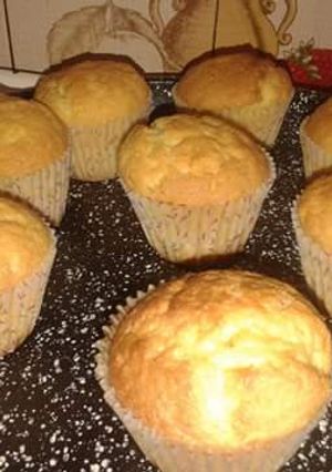 A picture of Homemade Vanilla Cupcakes.