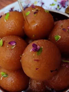 इंस्टेंट गुलाबजामुन (Instant Gulabjamun recipe in Hindi) रेसिपी मुख्य फोटो