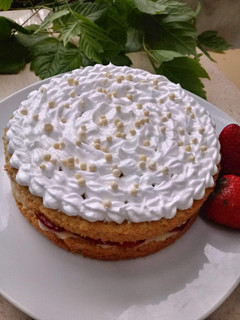 Una foto de Victoria Sponge Cake/Torta Reina Victoria