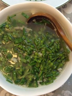 Hình của món Canh hoa thiên lý với thịt băm.