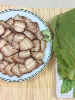 Hình của món Thịt ba rọi húng lìu áp chảo.